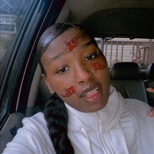 Meet your Posher, Demetreia